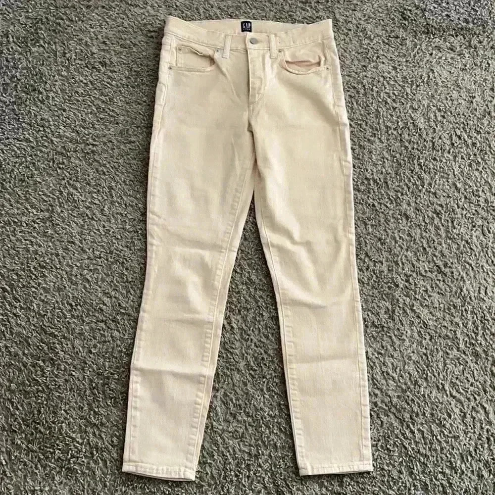 NWOT Gap True Skinny - Size 26